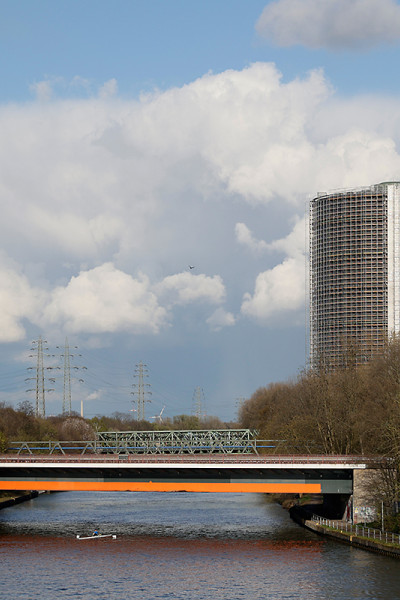 Der Gasometer aus der Blickrichtung Kaisergarten